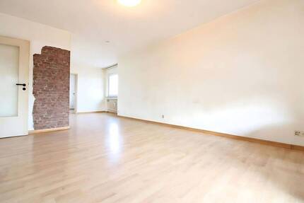 Renovierungsbedürftige 4-Zimmer Wohnung in Frankfurt Rödelheim - Frankfurt am Main