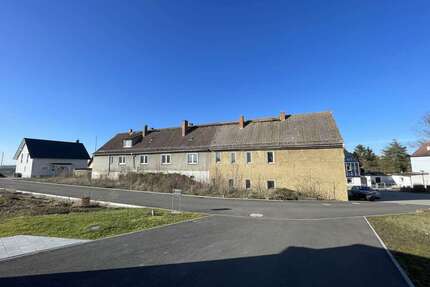 Haus zum Kaufen in Hohenmölsen 149.000,00 € 430 m²