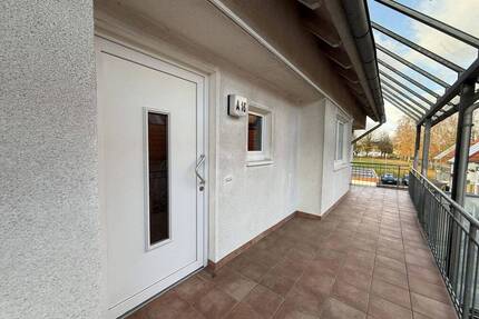 2 ZKBB-Wohnung mit Aufzug und 2 Garagen !! - Steinheim