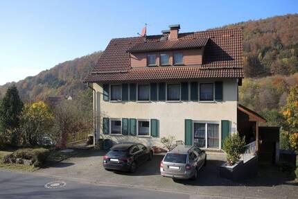 Provisionsfrei Freistehendes Einfamilienhaus mit Einliegerwohnung mit Garten und Terrasse zu verkaufen - Riedenberg