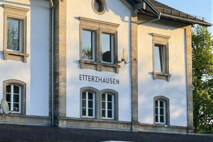 Bahnhof Etterzhausen- Ein Denkmal mit Geschichte. Ein Zuhause mit Charakter! - Nittendorf