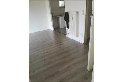 Untermieterin für helle 1,5-Zimmer-Wohnung - Kiel Gaarden-Ost