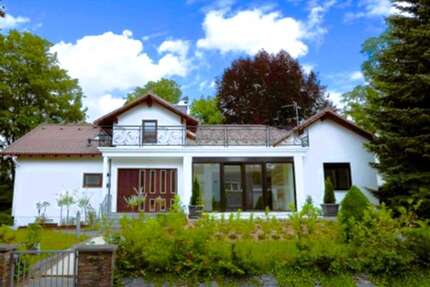 Haus zum Mieten in Hattersheim 3.400,00 € 200 m²