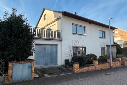 Freistehendes Einfamilienhaus mit Einliegerwohnung & Garten - Idstein