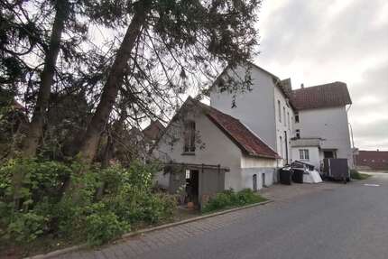 Haus zum Kaufen in Kalletal 240.000,00 € 274 m²