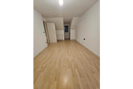 Dachgeschosswohnung in Cölbe - 800,00&nbsp;EUR Kaltmiete, ca.&nbsp; 70,00&nbsp;m&sup2; in Weimar (Lahn) (PLZ: 35096)