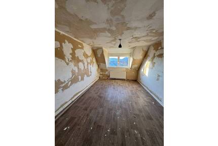 In Renovierung! Frei ab 01.08.2026 ! Tolle 3-Zimmer Wohnung im 2. OG mit hellem Wannenbad! - Lauenförde