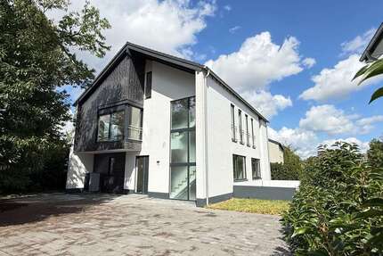 Haus zum Kaufen in Kaarst 2.199.000,00 € 372 m²