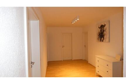 Möblierte 3,5-Zimmer-Wohnung mit 2 Balkons in Augsburg-Oberhausen