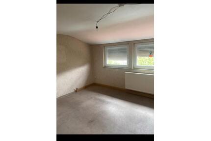 3 , Zimmer Dachgeschoss Wohnung, 75 m2 Bad Stellplatz keller. - Lonsee