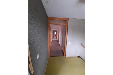 80 m² sonnige 4-Z. DG-Mietwohnung + Balkon ca. 8 m² - Achstetten