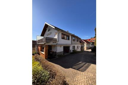 Großes Zweifamilienhaus (195qm), 3 Garagen & Garten in Waffenrod - Eisfeld