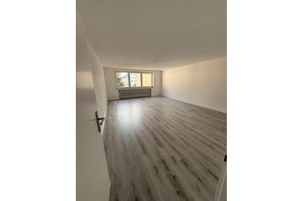 Große renovierte 3 Zimmer Wohnung Krefeld