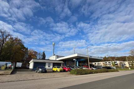 Einmalige Gelegenheit in bester Lage. Grund 1.619 m². Wohn-Nutzfläche 609 m² - Zirndorf