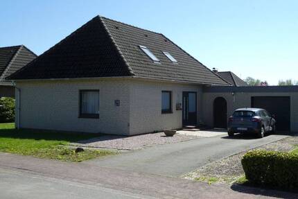 + + Seltene Gelegenheit + Gepflegtes und teilsaniertes Einfamilienhaus mit Garten, Garage in beliebter, ruhiger Lage von Wewelsfleth ++