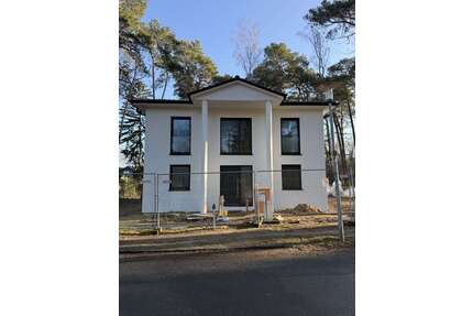 Haus zum Kaufen in Brandenburg - Blankenfelde-Mahlow 990.000,00 € 198 m²