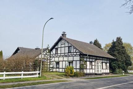 Fachwerkhaus mit Einliegerwohnung und Pferdeboxen mit ca. 14.000 m² Grundstück am Niederrhein - Niederkrüchten Heyen