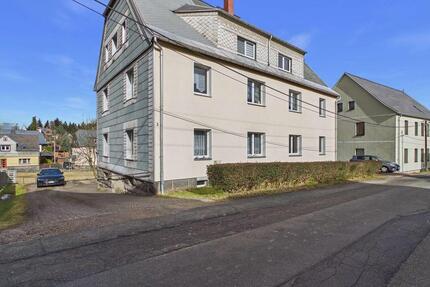 Nur wenige Stufen! Modernisierte Hochparterre-Wohnung in Stützengrün