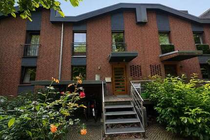 Haus zum Mieten in Hamburg 2.400,00 € 151.68 m²