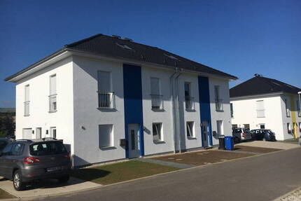 Neuwertige Doppelhaushälfte mit Wärmepumpe, Einbauküche & großem Garten - provisionsfrei - Neuburg