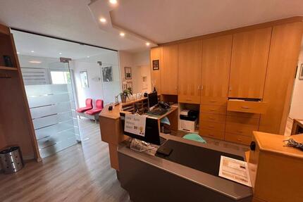 Hochwertige und moderne 120 m² Zahnarztpraxis mit 3 BHZ und 5 Stellplätzen zu vergeben - Bayreuth Meyernberg