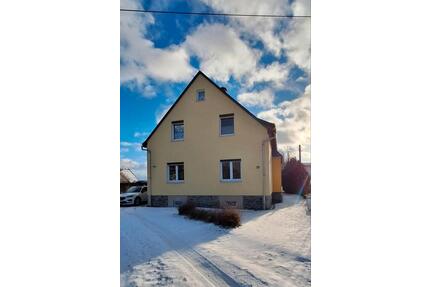 teilrenovierte 4-Zimmer Wohnung im EG für Familien geeignet - Kaulsdorf