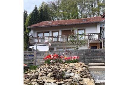 EINFAMILIENHAUS MIT PANORAMA-BLICK UND EIGENEM WALD - Thurmansbang