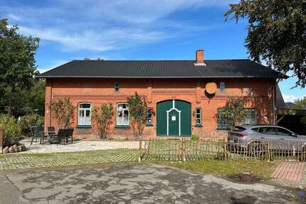 Haus zum Kaufen in Bergenhusen 295.000,00 € 300 m²