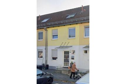 Reihenmittelhaus mit 4 Zimmern in Raunheim