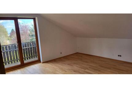 Mitte im Grünen – 4-Zimmer Dachgeschosswohnung zu vermieten - Königsfeld im Schwarzwald