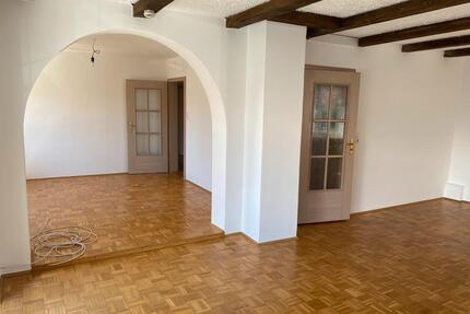 2,5 Zimmerwohnung mit Balkon - 950,00&nbsp;EUR Kaltmiete, ca.&nbsp; 84,00&nbsp;m&sup2; in Marzling (PLZ: 85417)