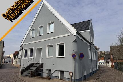 Renovierte 3 Zi.-Whg. im 1. OG eines 3-Parteienhauses mit PKW-Stellplatz nahe Marktplatz in Heide