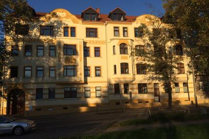 Helle 3-Zimmer-Wohnung mit Balkon, EBK und Stellplatz - Zeitz