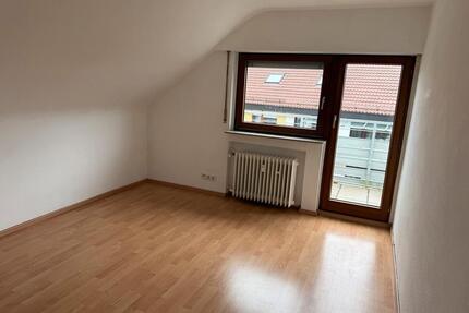 2-Zi DG-Wohnung mit Balkon & EBK in ruhiger Lage – ab 01.05. - Kernen im Remstal