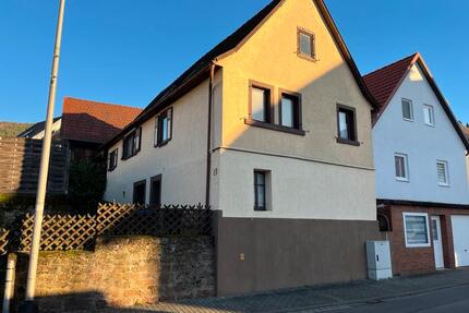 Einfamilienhaus zu Vermieten mit Hof und Scheune - Weilbach