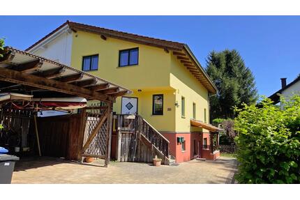 DHH mit Terasse, Balkon, Carport und Garten mit kleinem Bachlauf - Michelstadt