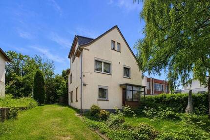 Grünes Familienglück zum Selbstgestalten: Freistehendes Einfamilienhaus auf großem Grundstück - Solingen Höhscheid