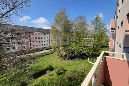 Tolle 3-Zimmer-Wohnung in guter Lage mit Einbauküche und Balkon, sofort einzugsfertig - Zwickau Pölbitz