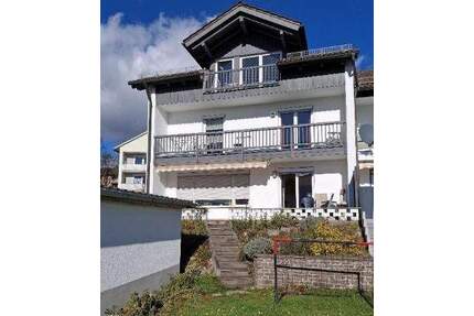 Wunderbares Reiheneckhaus mit Fernsicht in Regen