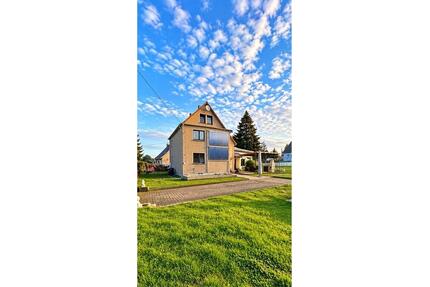 Familienhaus mit großem Grundstück und Bungalow - Hohnstein