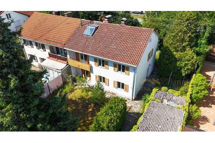 Perfektes Grundstück mit Altbestand (DHH) und Einliegerwohnung in guter LageHaar wartet auf Sie!