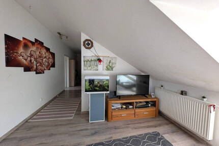 Gemütliche & helle DG Wohnung - Top Anbindung an Augsburg - Stellplatz + Keller - Asbach-Bäumenheim