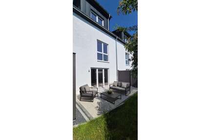 Haus zum Mieten in Fuldatal 1.690,00 € 140 m²