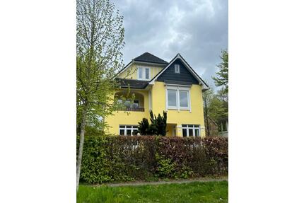 Stilvolle 3-Zimmer-Altbauwohnung mit Balkon (Befristet) - Hamburg Groß Borstel