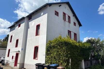 Wohnung zum Mieten in Halle 300,00 € 50 m²