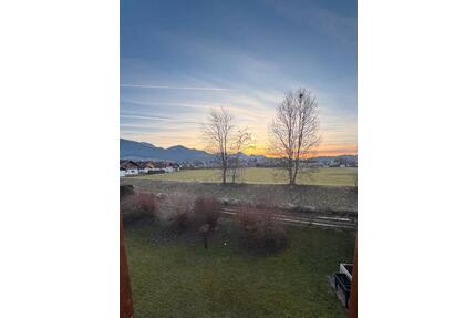 Ruhige 3-Zi-Wohnung - 1.300,00&nbsp;EUR Kaltmiete, ca.&nbsp; 89,00&nbsp;m&sup2; in Bernau am Chiemsee (PLZ: 83233)