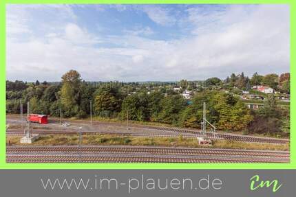 Parkett - Dusche & Badewanne - Weitblick - Dachgeschoss | 3-Zimmer-Wohnung Plauen Haselbrunn