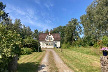 Ferienhaus in Schweden mit Seeblick - Rosengarten