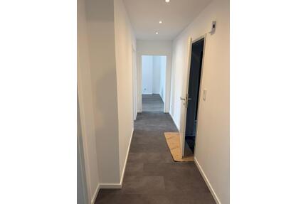 Kernsanierte helle 2-Zimmer Wohnung - Zentrale Lage Solingen