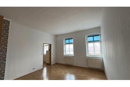 Helle 2 Zimmer Wohnung mit Einbauküche, Bad mit Badewanne in TGM - Tangermünde